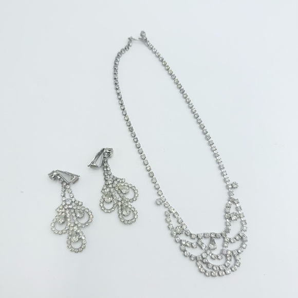 Vintage Clear Crystal Floral Shaped Bib Necklace Clip on Earrings Sets - Picture 3 of 12